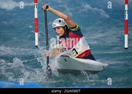 Tokio, Japan. Juli 2021. Jessica FOX (AUS), Aktion, Gewinnerin, Gewinnerin, Olympiasiegerin, 1. Platz, Goldmedaille, Goldmedaillengewinnerin, Olympiasieger, Goldmedaillengewinnerin, Frauen`s Kanu, C-1, Slalom, Canadier, Frauen, 1, Kanuslalom, Wildwasser am 07/29/2021, Kasai Kanuslalom Zentrum. Olympische Sommerspiele 2020, ab 23.07. - 08.08.2021 in Tokio/Japan. â Credit: dpa/Alamy Live News Stockfoto